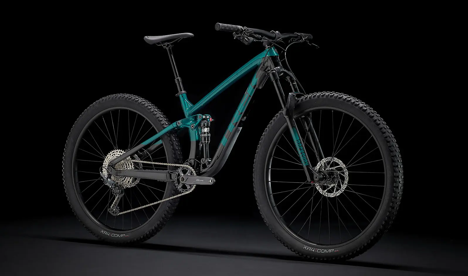 Trek Fuel EX 5 (Mørk Aquatic-Trek Sort) sort baggrund